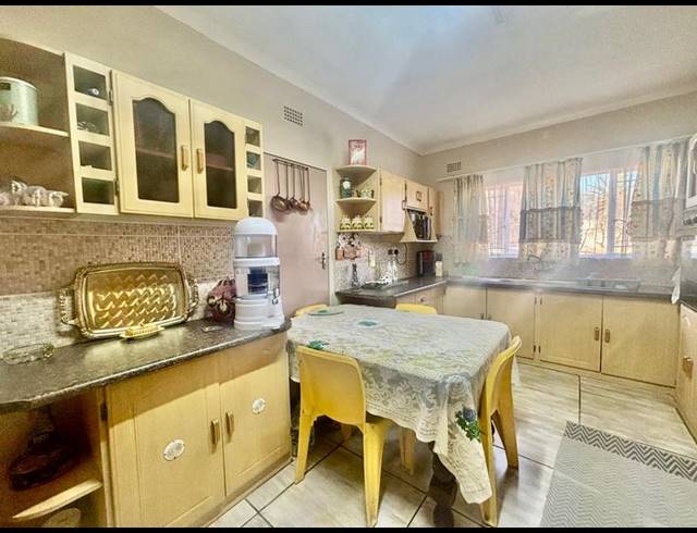 3 BEDROOM HOUSE FOR SALE IN VANDERBIJLPARK SE 2